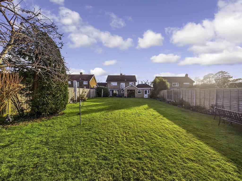 Irwin Drive, Horsham 4 bed detached house £775,000