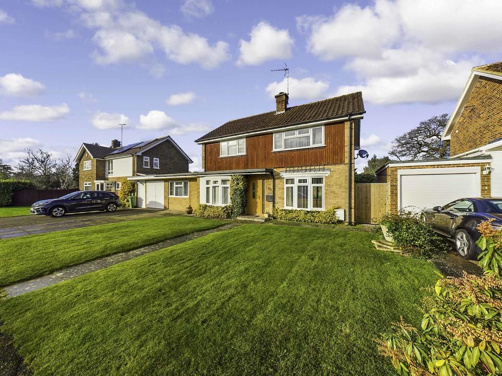 Irwin Drive, Horsham 4 bed detached house £775,000