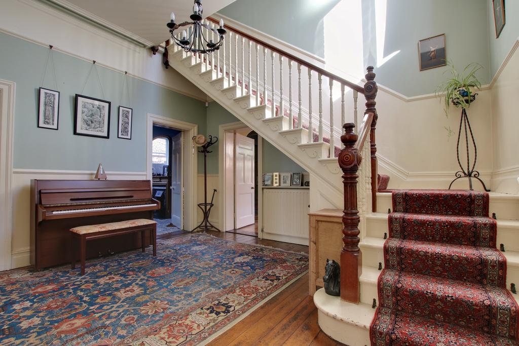 PORTCHESTER ROAD, FAREHAM 6 bed detached house £950,000