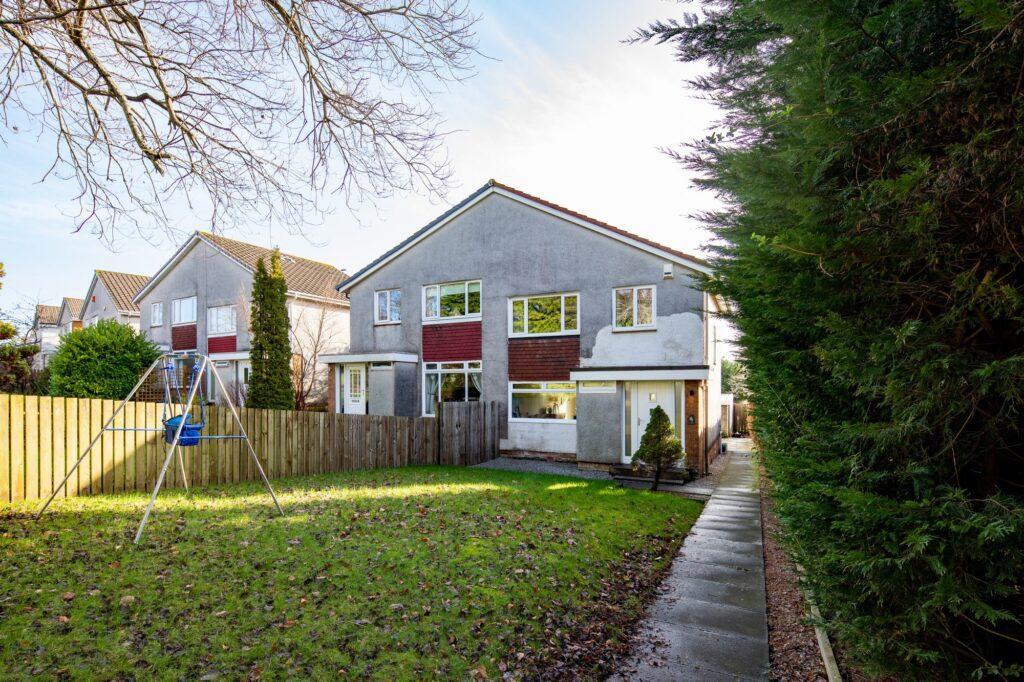 Walton Avenue, Newton Mearns 3 bed semidetached villa £230,000