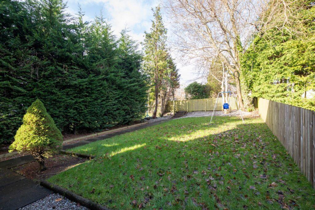 Walton Avenue, Newton Mearns 3 bed semidetached villa £230,000