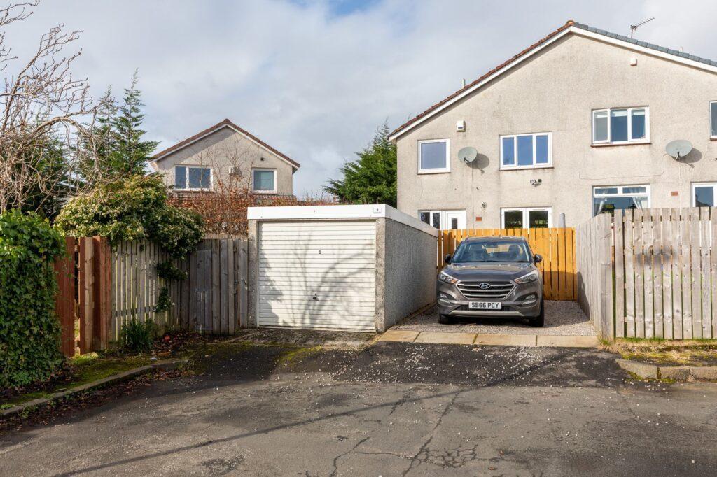 Walton Avenue, Newton Mearns 3 bed semidetached villa £230,000