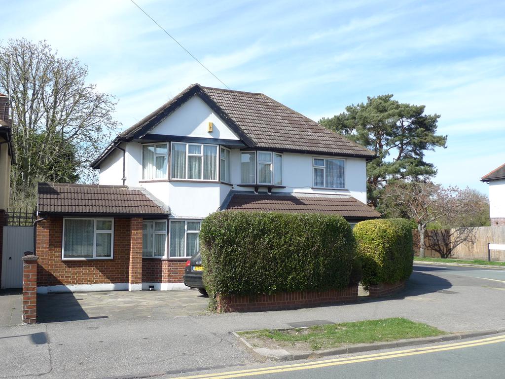 Stoneleigh Park Road, Epsom KT19 4 bed detached house £2,500 pcm (£