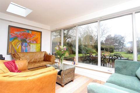 The Studio How Lane, Chipstead, Coulsdon, CR5 3LN