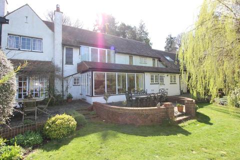 The Studio How Lane, Chipstead, Coulsdon, CR5 3LN