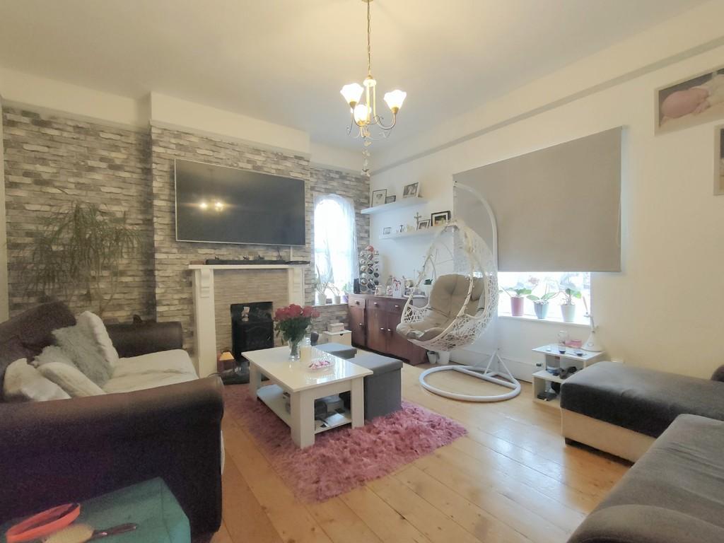 Park Street, Loughborough 4 bed end of terrace house £410,000