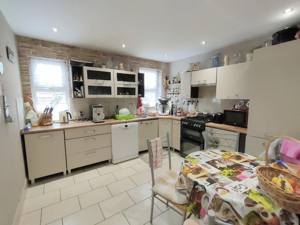 Park Street, Loughborough 4 bed end of terrace house £410,000