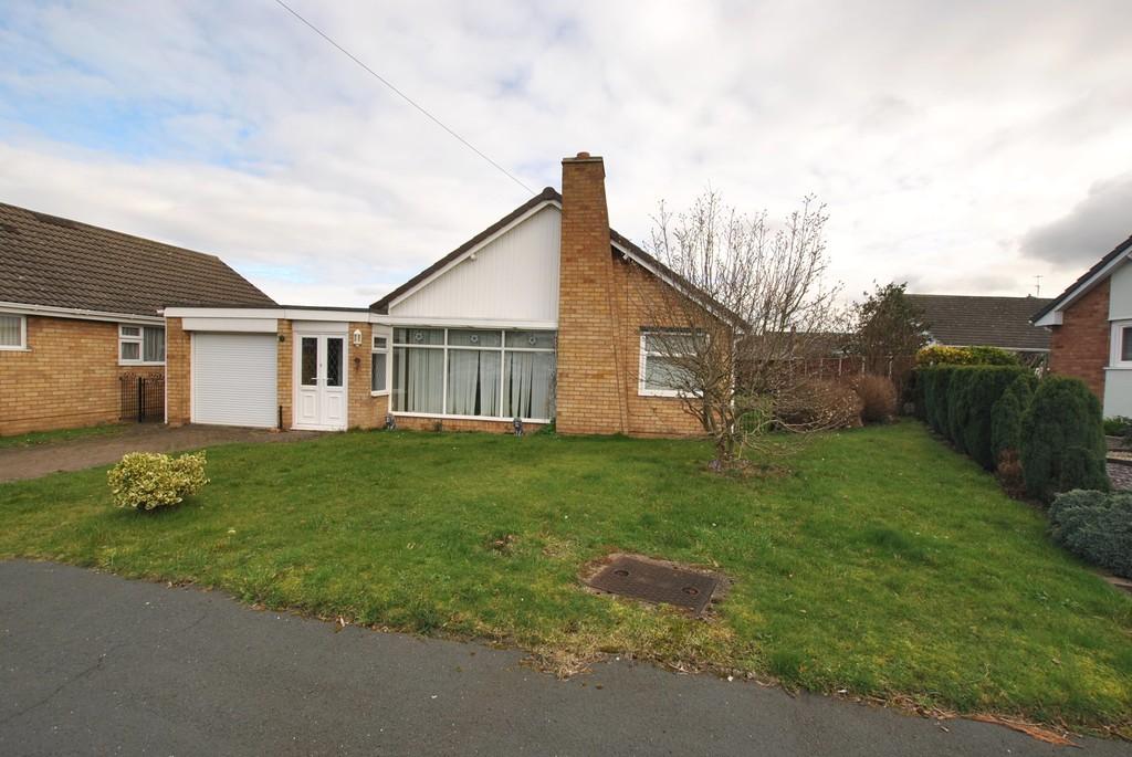 Wrekin Close, Trench, Telford, TF2 6QU. 3 bed detached bungalow £285,000