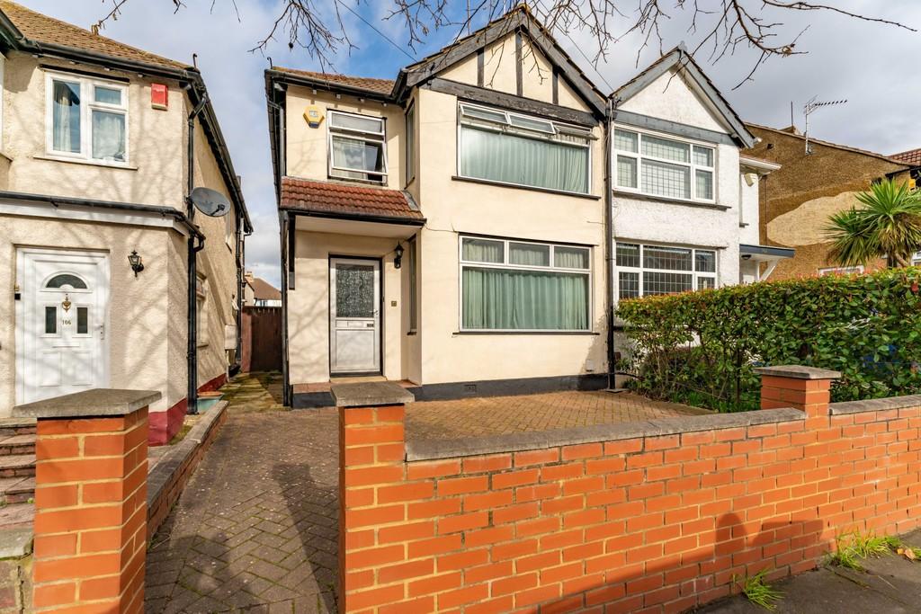 Beresford Avenue, Hanwell 3 bed semidetached house £675,000