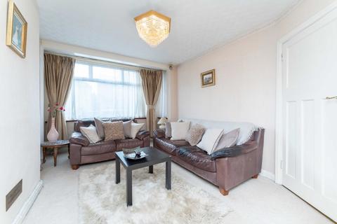 104 Beresford Avenue, London, W7 3AP
