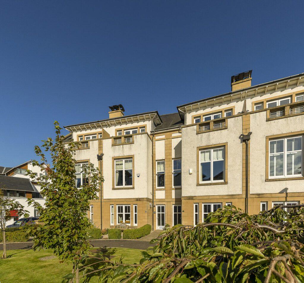 25 Brighouse Park Cross, Edinburgh... 4 bed terraced house £575,000