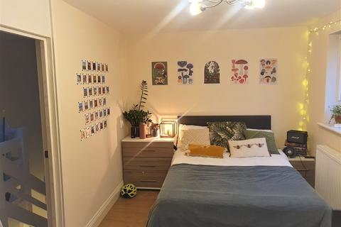 House share to rent, Worcester Road, Wimbledon