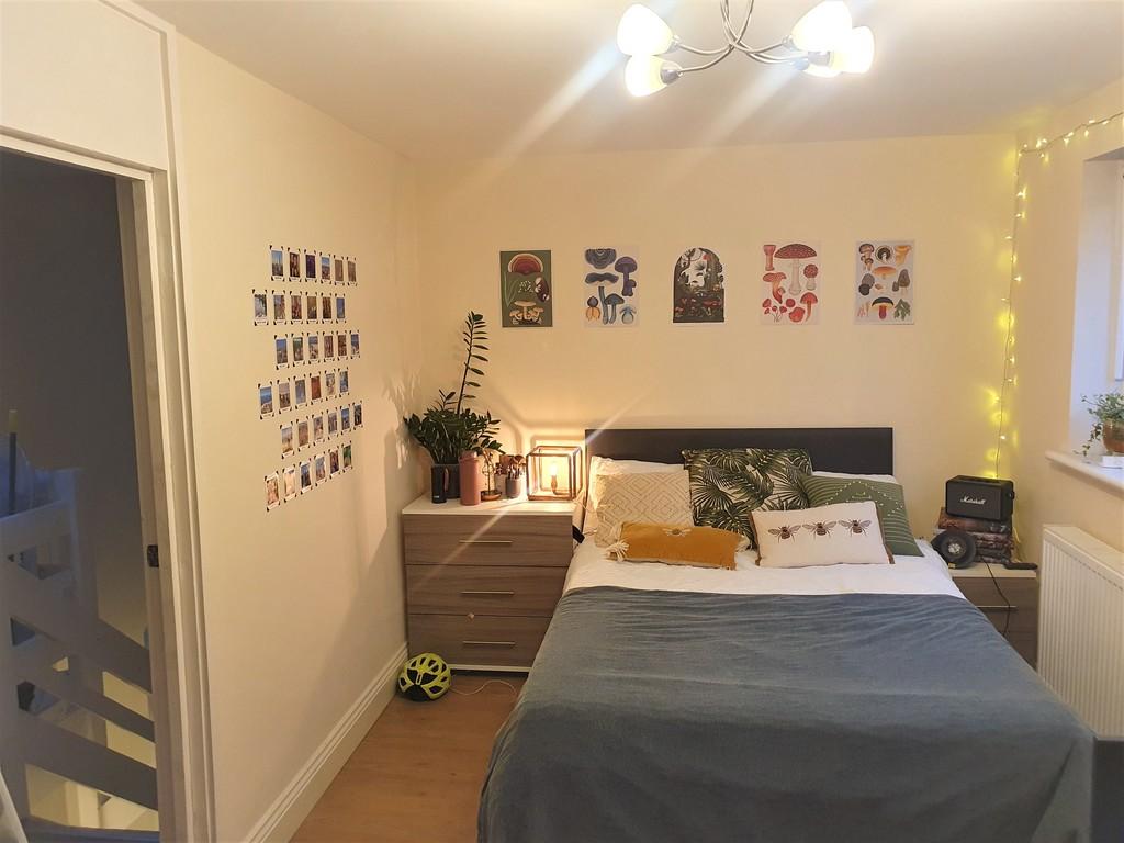 Bedroom Picture 1