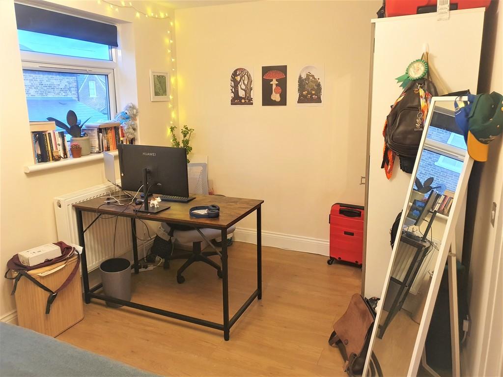 Bedroom Picture 2