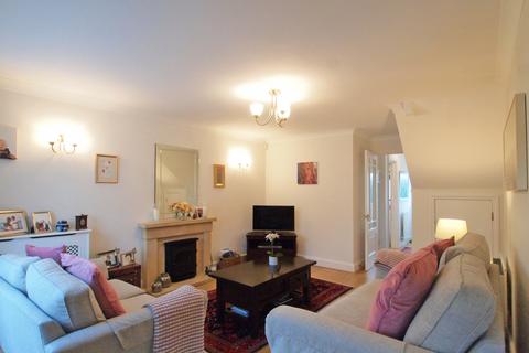 1 Primrose Walk, Ewell, Epsom, KT17 2EZ