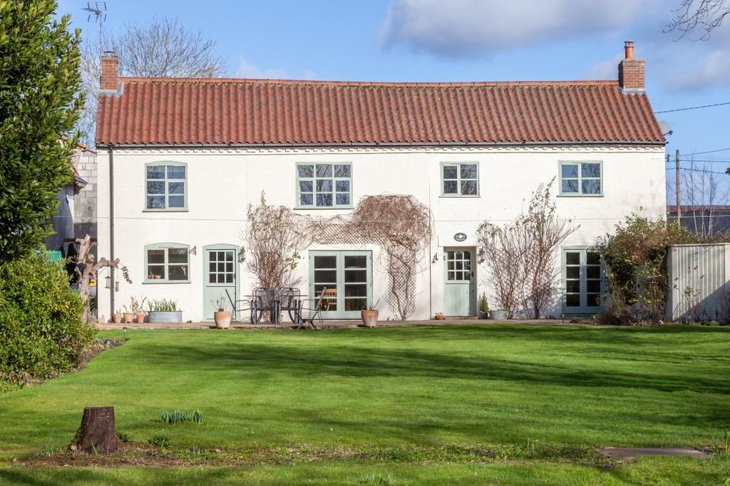 Swanton Abbott 6 bed detached house £650,000