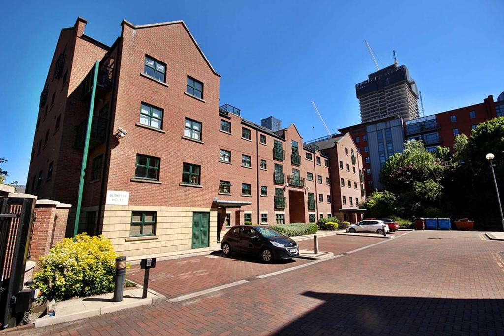 Blantyre House, Manchester 2 bed apartment £1,095 pcm (£253 pw)
