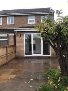 2 bedroom semi-detached house to rent, Silvertree Walk, Goole