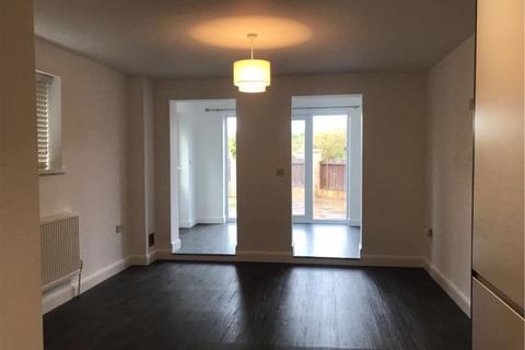 2 bedroom semi-detached house to rent, Silvertree Walk, Goole