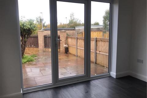 2 bedroom semi-detached house to rent, Silvertree Walk, Goole