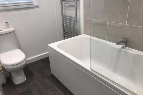 2 bedroom semi-detached house to rent, Silvertree Walk, Goole
