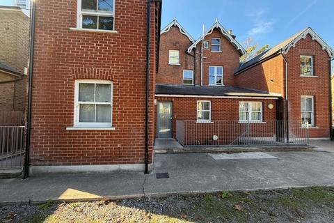 2 bedroom flat share to rent, Fassett Road, Kingston upon Thames, KT1