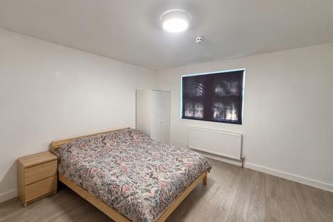 2 bedroom flat share to rent, Fassett Road, Kingston upon Thames, KT1