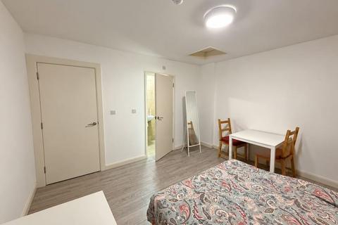 2 bedroom flat share to rent, Fassett Road, Kingston upon Thames, KT1