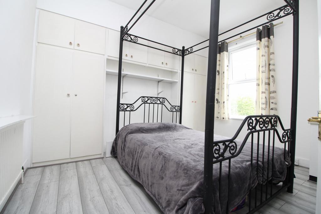 Minard Road, Catford, SE6 1 bed in a house share to rent £700 pcm (£