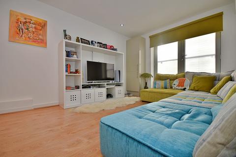 2 bedroom flat for sale - Capital House, 454 Larkshall Road, Highams Park, London. E4 9HH