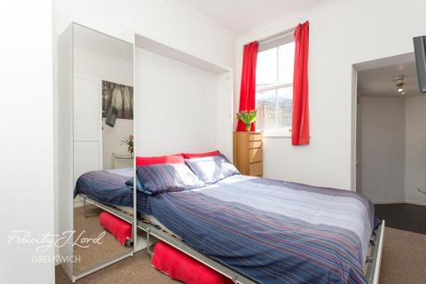 Studio to rent, Deptford Broadway, London