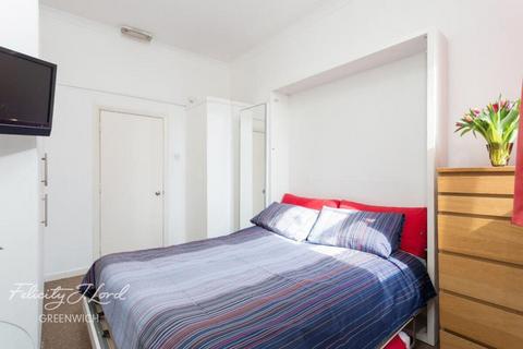 Studio to rent, Deptford Broadway, London