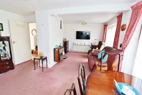 96 Udall Gardens, Romford, RM5 2LA