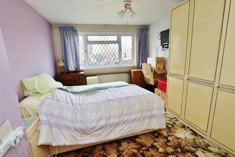 96 Udall Gardens, Romford, RM5 2LA