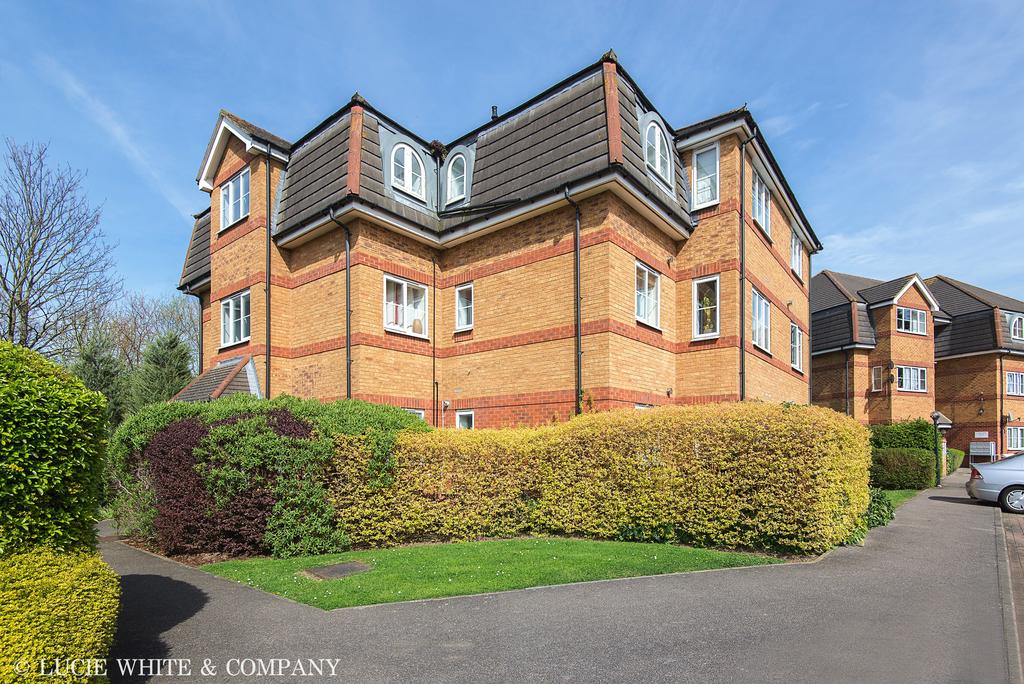 Chaucer Way, London SW19 2 bed apartment - £400,000