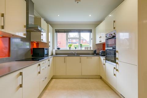 9 Hannah Gardens, Guildford, GU2 8AY