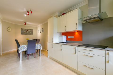 9 Hannah Gardens, Guildford, GU2 8AY
