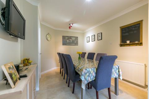 9 Hannah Gardens, Guildford, GU2 8AY