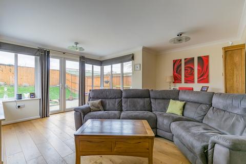 9 Hannah Gardens, Guildford, GU2 8AY