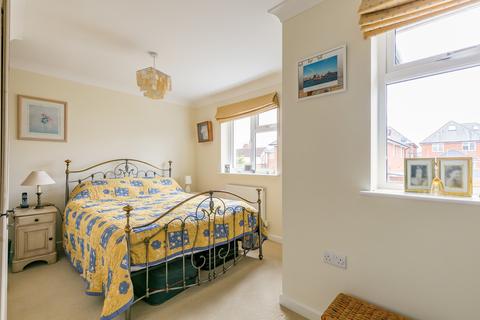 9 Hannah Gardens, Guildford, GU2 8AY