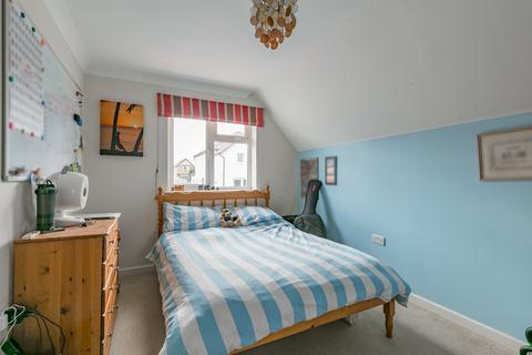 9 Hannah Gardens, Guildford, GU2 8AY