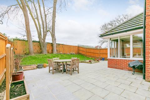 9 Hannah Gardens, Guildford, GU2 8AY