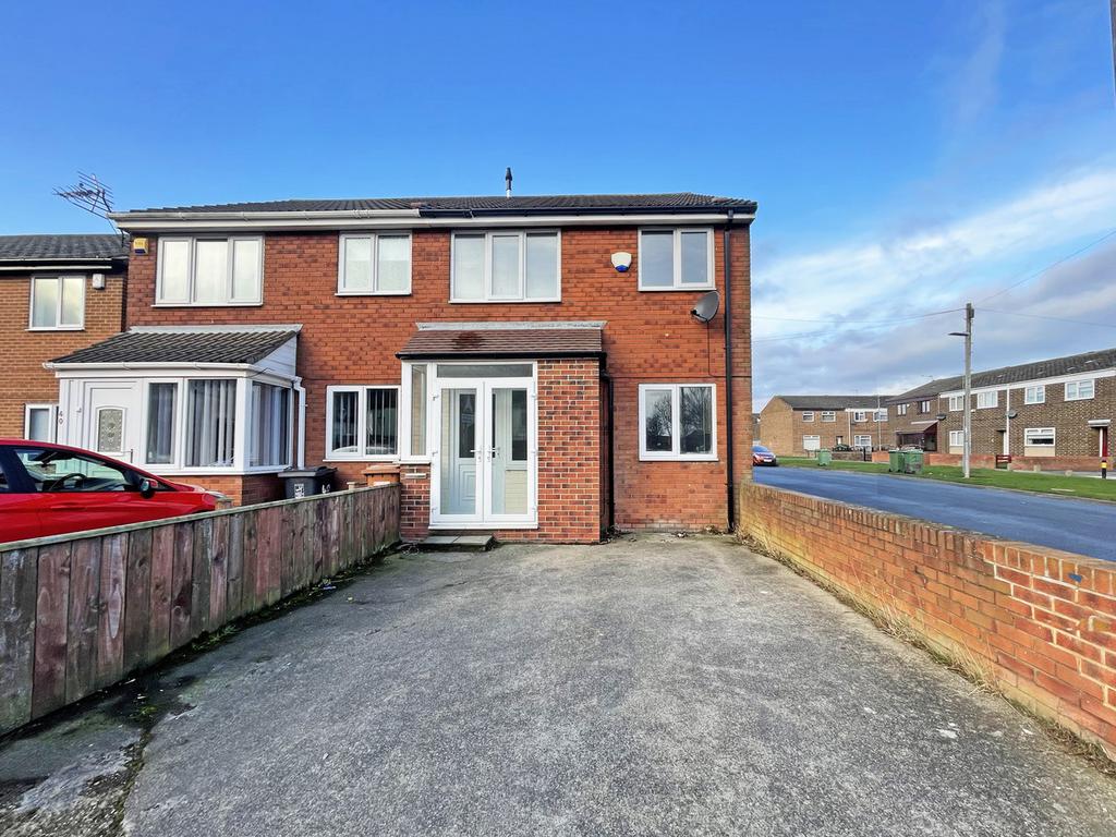 South Parade, Hartlepool, TS25 2 bed semi-detached house - £90,000