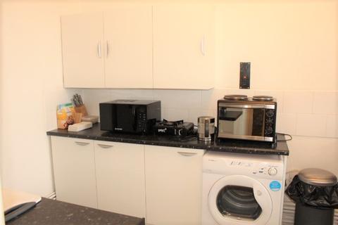 28 Randisbourne Gardens, Catford, London, SE6 3BS
