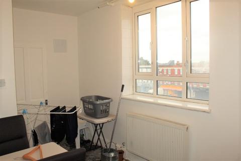 28 Randisbourne Gardens, Catford, London, SE6 3BS