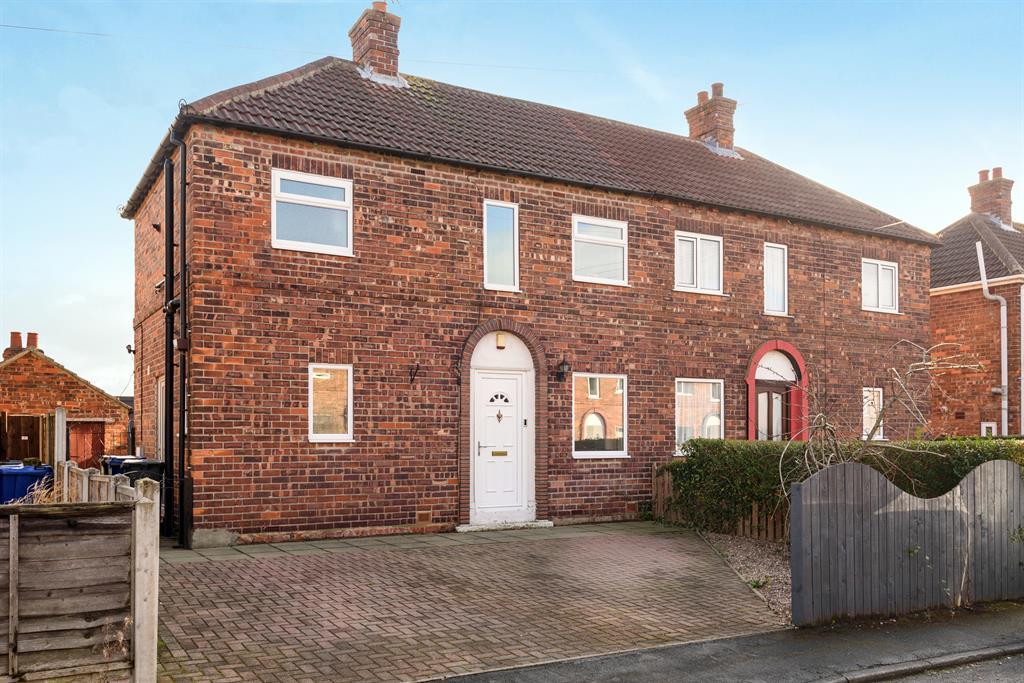 St Leonards Avenue, Osgodby, Selby, YO8 5HE 3 bed semidetached house