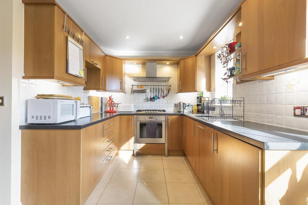 Bridgelands Close, Beckenham 4 Bed Semi-detached House - £800,000