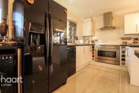 5 bedroom detached house for sale, Hart Hill Lane, Luton