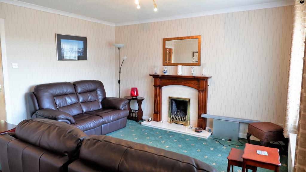 Duncarnock Crescent, Neilston G78 3 bed detached bungalow £170,000