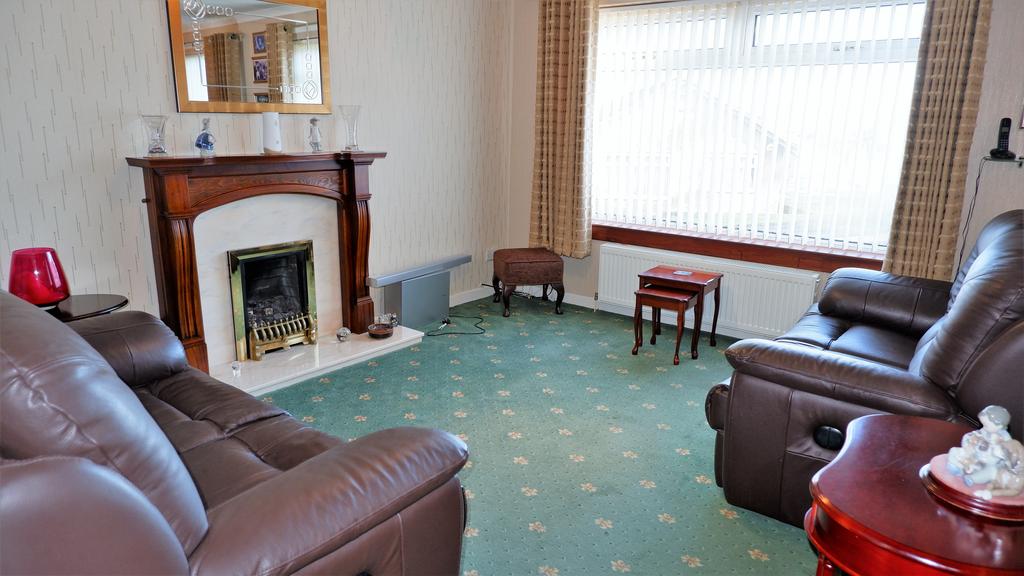 Duncarnock Crescent, Neilston G78 3 bed detached bungalow £170,000